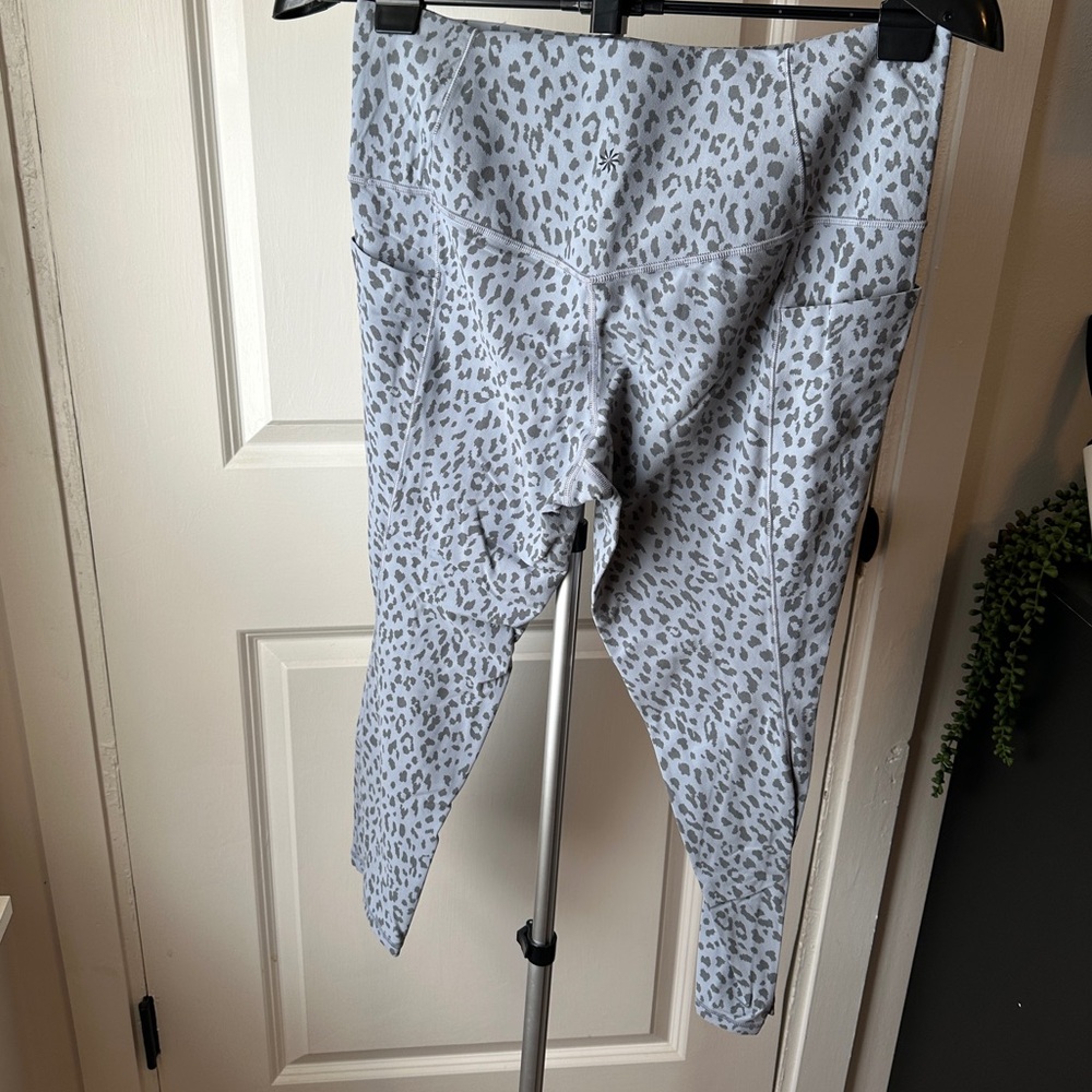 Athleta Cheetah Light & Dark Grey Salutation Leggings with Stash Pocket Sz L